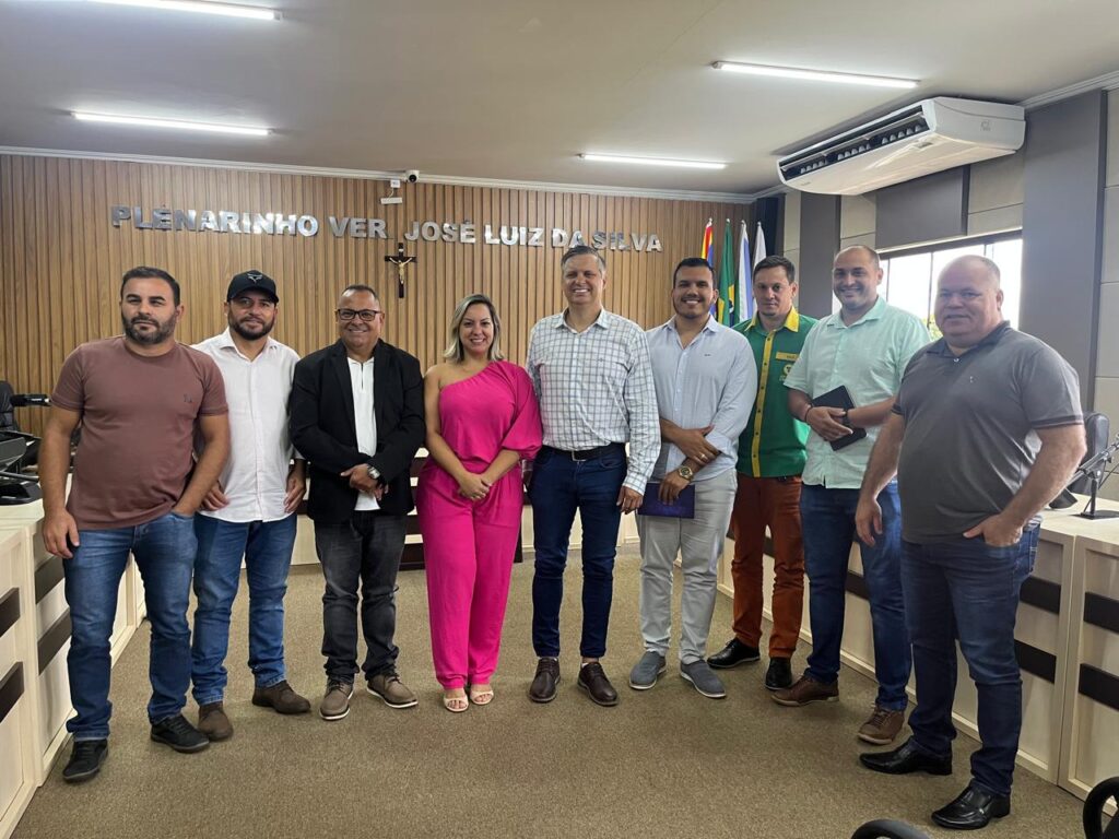 Secretário de Assistência Social apresenta projetos e programas sociais na Câmara Municipal