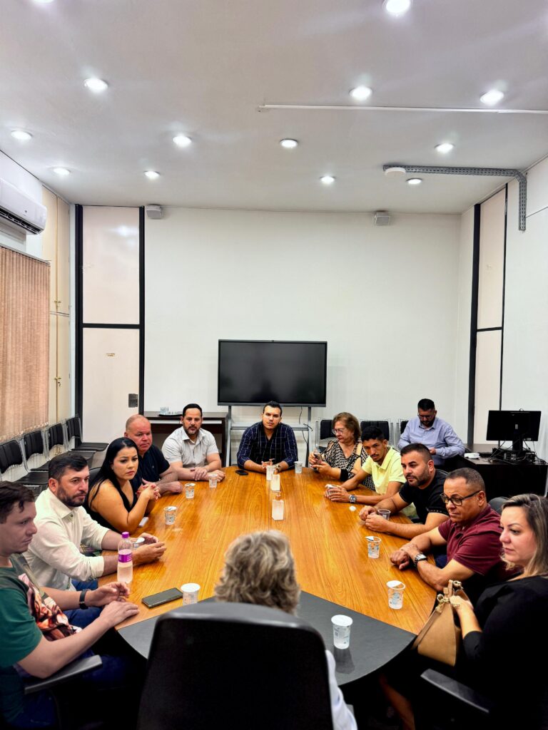 Vereadores de Rio Brilhante visitam Paço Municipal de Maringá e conhecem o projeto do Restaurante Solidário