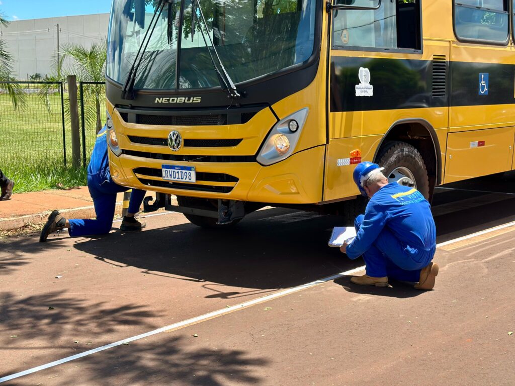 Prefeitura realiza vistoria da frota municipal de ônibus escolares para o início do ano letivo em Nova Alvorada do Sul