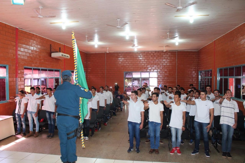 Prefeito Arlei Barbosa participa da entrega do Certificado de Dispensa de Incorporação da Junta Militar