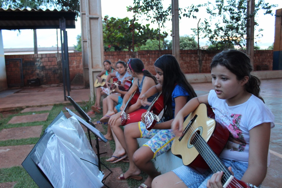 Orquestra Jovem e orquestra de violão popular “Som Legal”