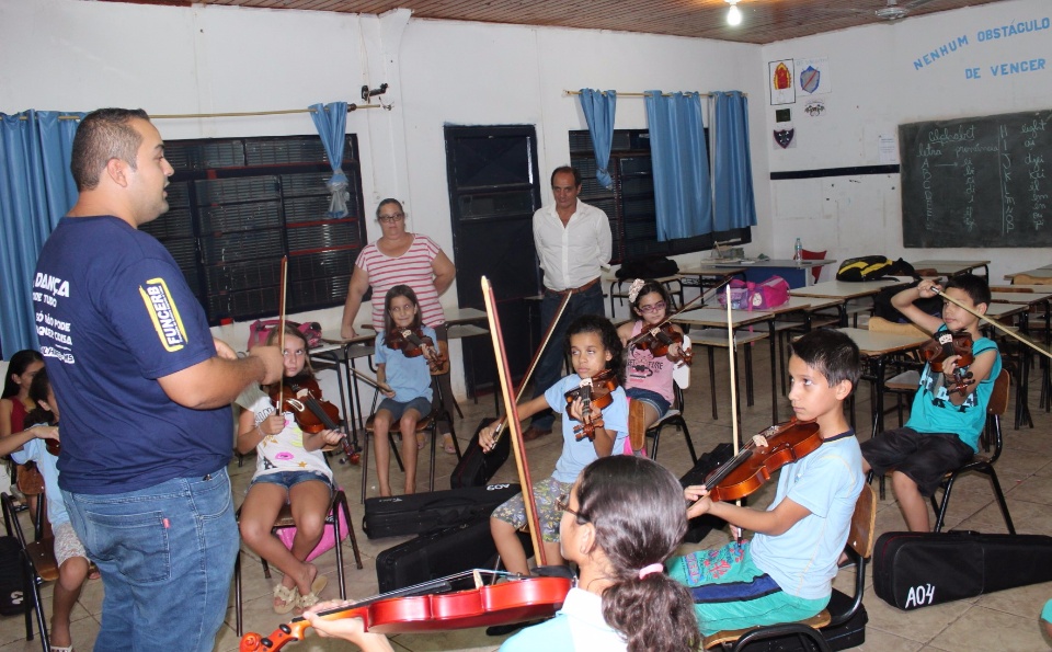 Orquestra Jovem e orquestra de violão popular “Som Legal”