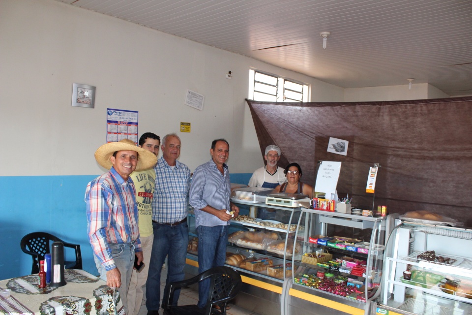 Prefeito Arlei Barbosa visita Distrito Pana e Assentamento São João