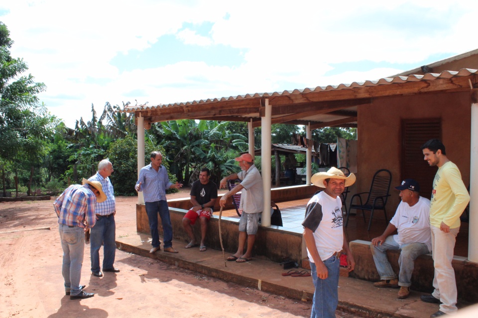 Prefeito Arlei Barbosa visita Distrito Pana e Assentamento São João