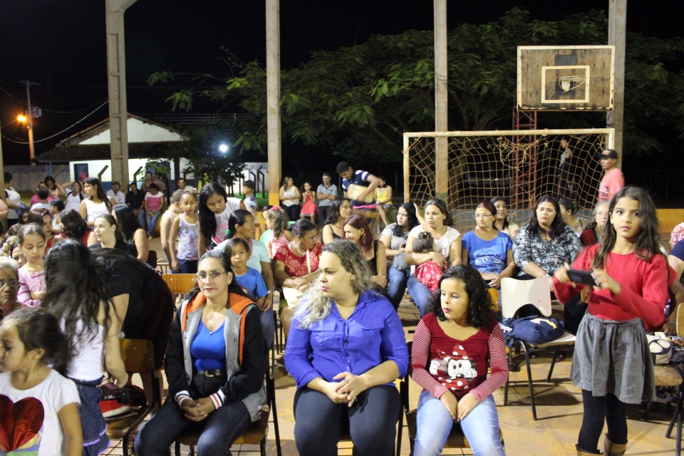 Escola Municipal do Distrito Pana realiza uma linda festa em homenagem as mães