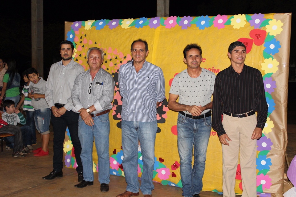 Escola Municipal do Distrito Pana realiza uma linda festa em homenagem as mães