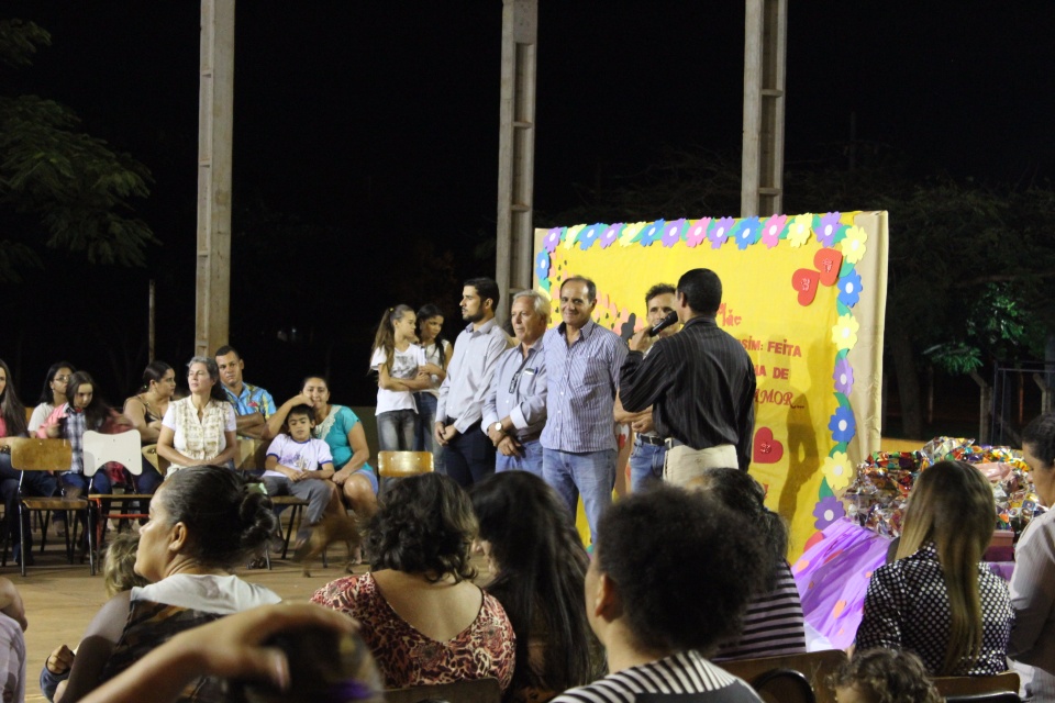 Escola Municipal do Distrito Pana realiza uma linda festa em homenagem as mães