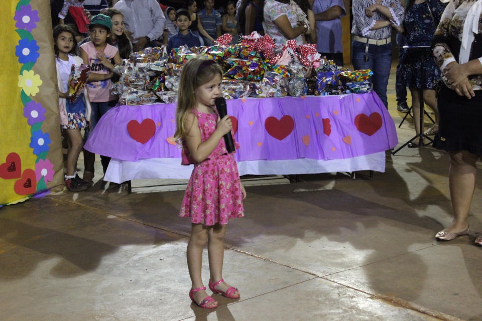 Escola Municipal do Distrito Pana realiza uma linda festa em homenagem as mães