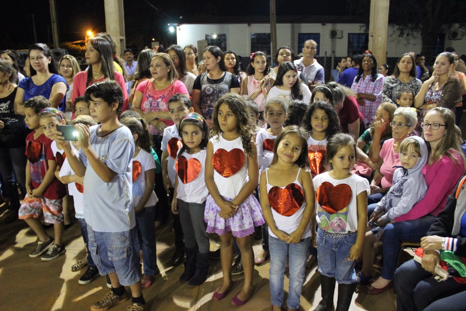 Escola Municipal do Distrito Pana realiza uma linda festa em homenagem as mães