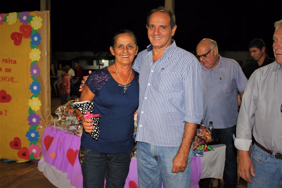 Escola Municipal do Distrito Pana realiza uma linda festa em homenagem as mães