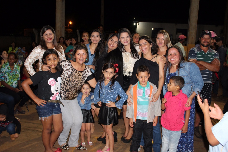 Escola Municipal do Distrito Pana realiza uma linda festa em homenagem as mães