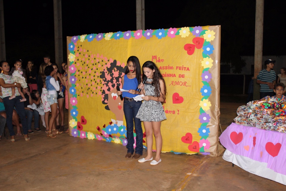 Escola Municipal do Distrito Pana realiza uma linda festa em homenagem as mães