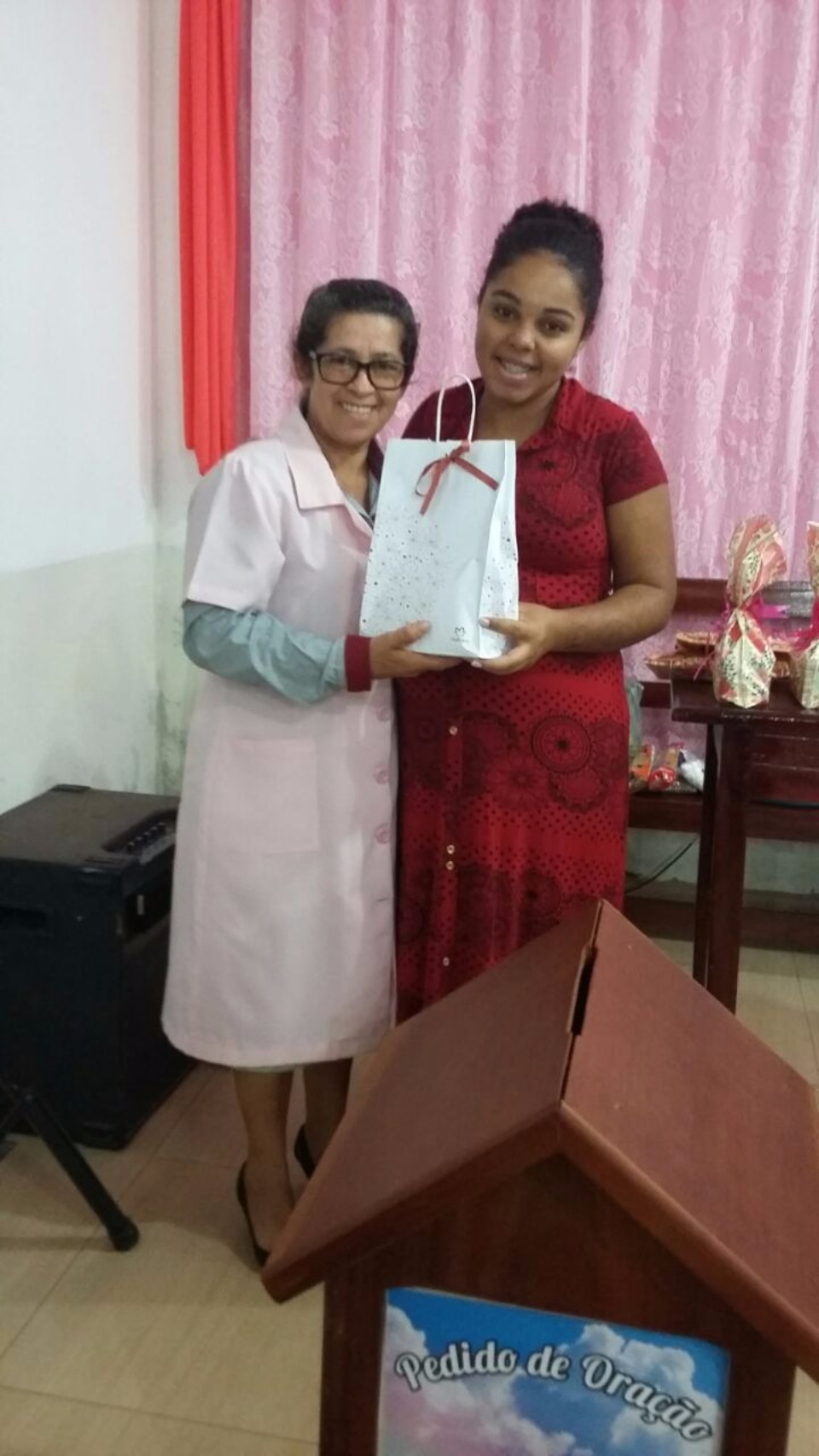 Igreja Pentecostal Deus é Amor comemora dia das Mães com Culto de Louvor