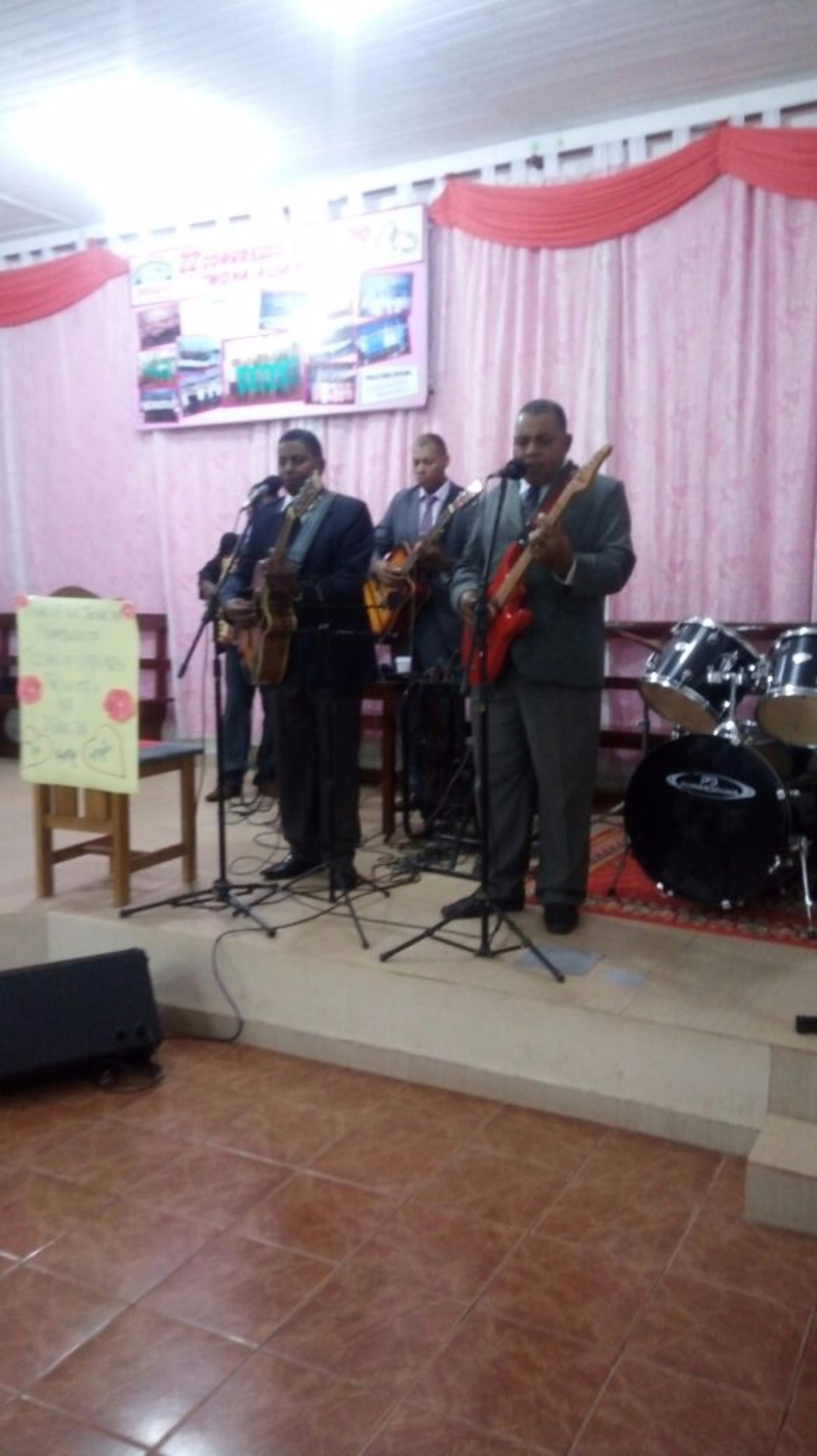 Igreja Pentecostal Deus é Amor comemora dia das Mães com Culto de Louvor