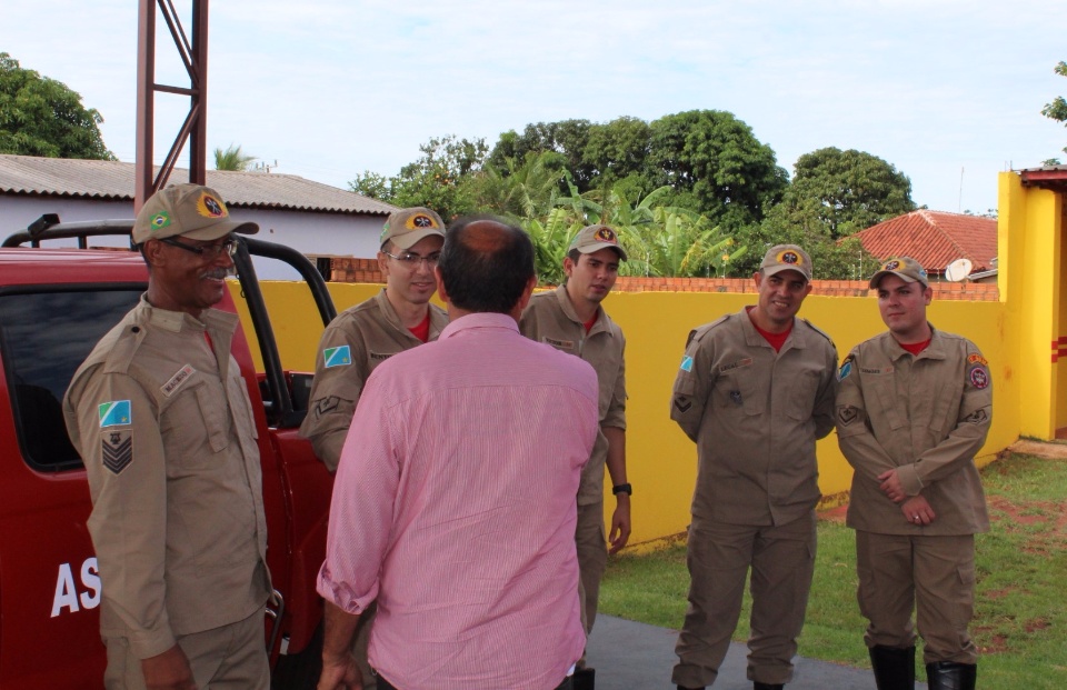 Comandante geral do Corpo do de Bombeiros do MS e Prefeito Arlei Barbosa visitam a unidade do Bombeiros em Nova Alvorada do Sul