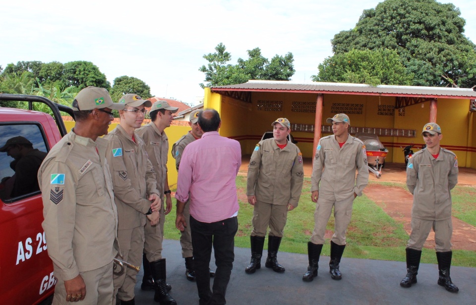 Comandante geral do Corpo do de Bombeiros do MS e Prefeito Arlei Barbosa visitam a unidade do Bombeiros em Nova Alvorada do Sul