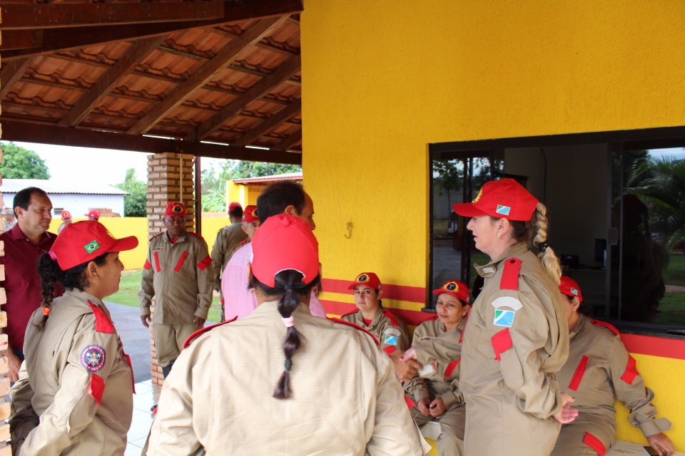 Comandante geral do Corpo do de Bombeiros do MS e Prefeito Arlei Barbosa visitam a unidade do Bombeiros em Nova Alvorada do Sul