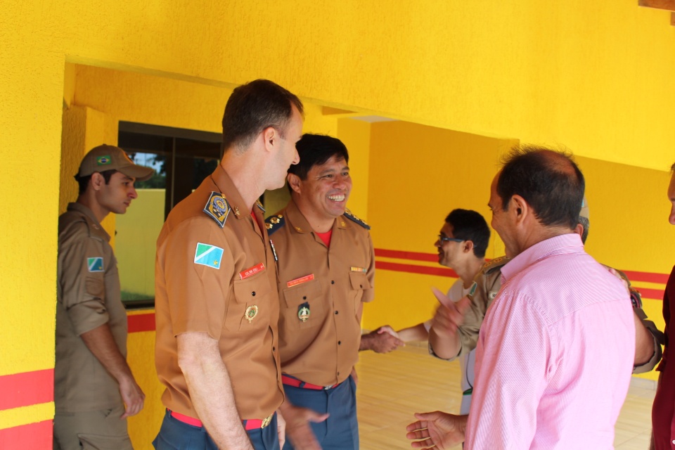 Comandante geral do Corpo do de Bombeiros do MS e Prefeito Arlei Barbosa visitam a unidade do Bombeiros em Nova Alvorada do Sul