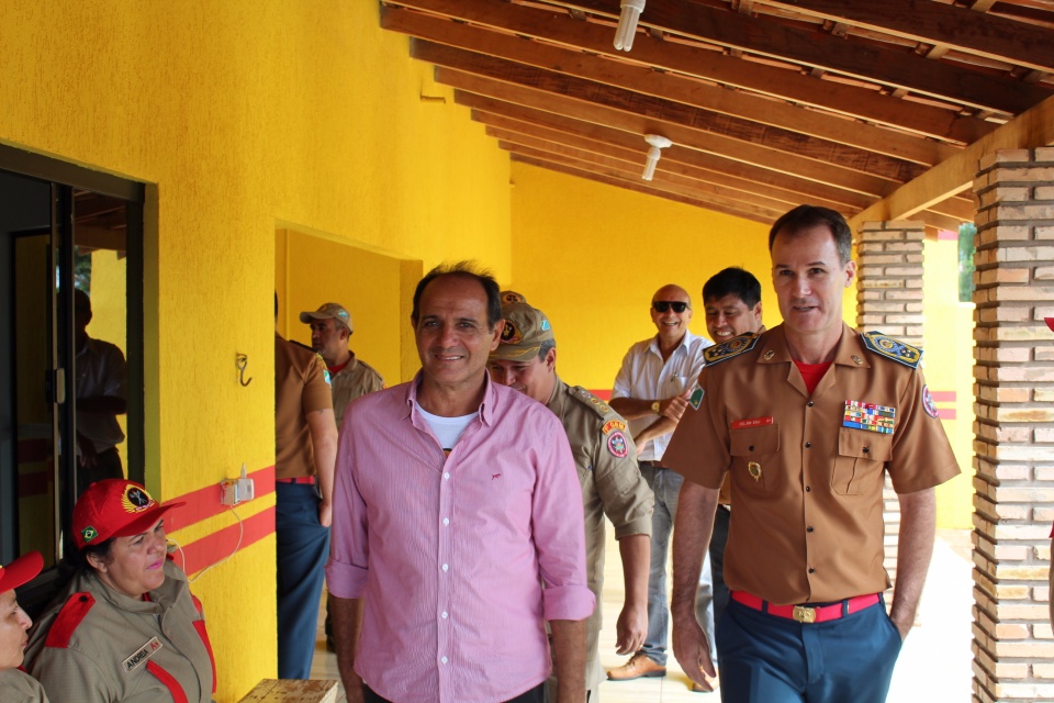 Comandante geral do Corpo do de Bombeiros do MS e Prefeito Arlei Barbosa visitam a unidade do Bombeiros em Nova Alvorada do Sul