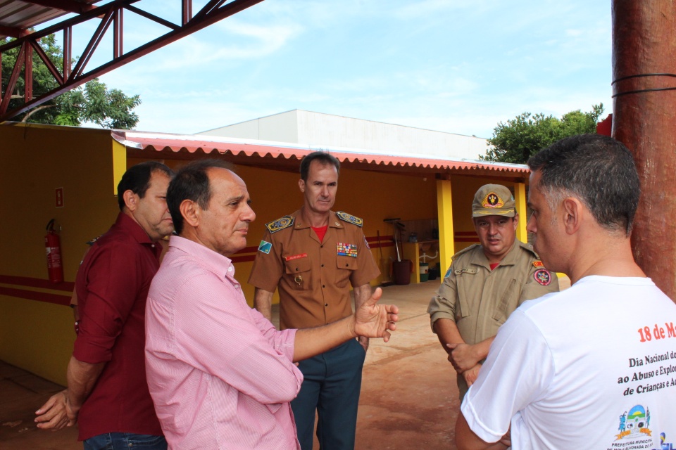 Comandante geral do Corpo do de Bombeiros do MS e Prefeito Arlei Barbosa visitam a unidade do Bombeiros em Nova Alvorada do Sul