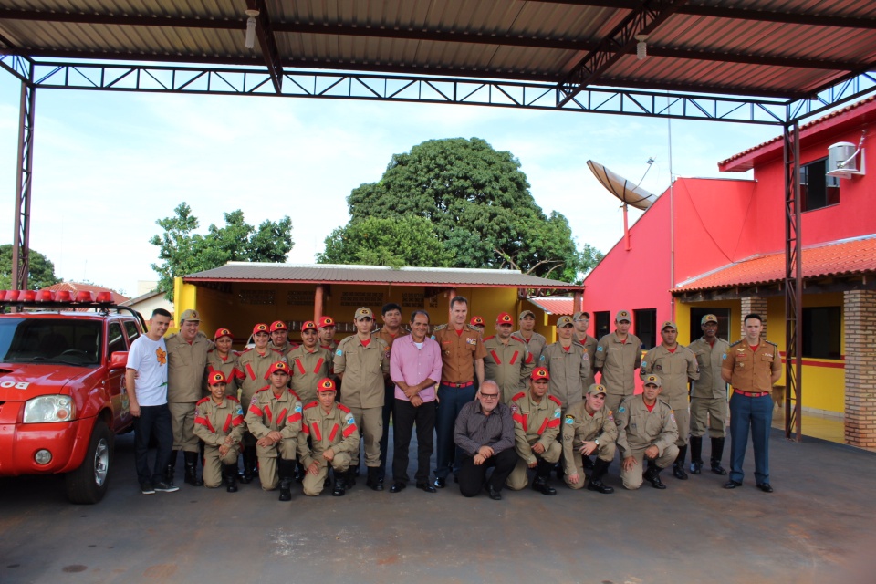 Comandante geral do Corpo do de Bombeiros do MS e Prefeito Arlei Barbosa visitam a unidade do Bombeiros em Nova Alvorada do Sul