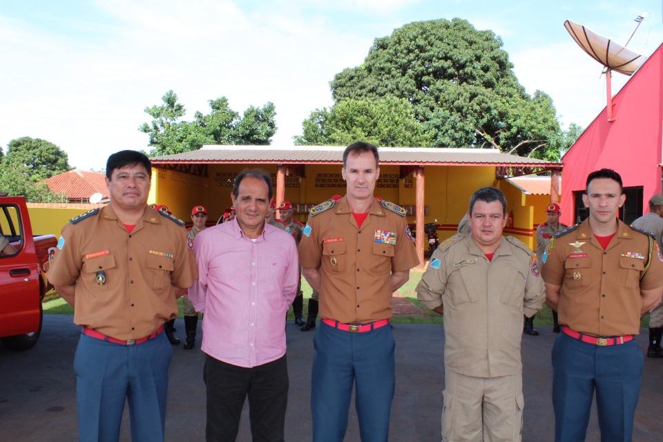 Comandante geral do Corpo do de Bombeiros do MS e Prefeito Arlei Barbosa visitam a unidade do Bombeiros em Nova Alvorada do Sul