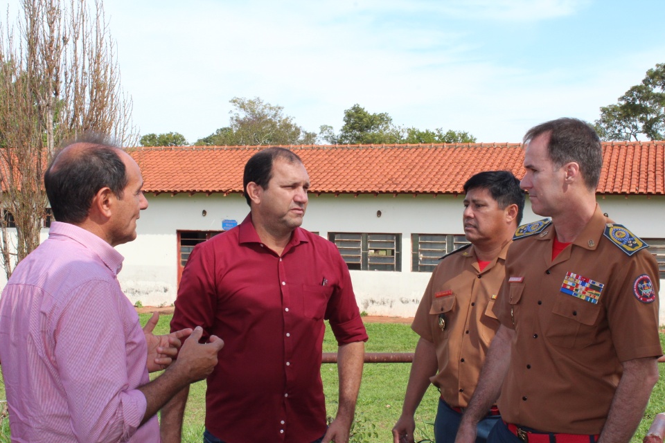 Comandante geral do Corpo do de Bombeiros do MS e Prefeito Arlei Barbosa visitam a unidade do Bombeiros em Nova Alvorada do Sul