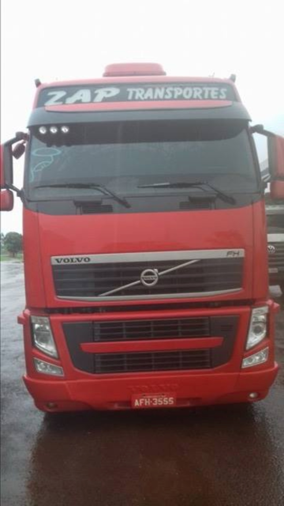 Eixo de carreta quebra e provoca acidente em Nova Alvorada do Sul Eixo de carreta quebra e provoca acidente em Nova Alvorada do Sul