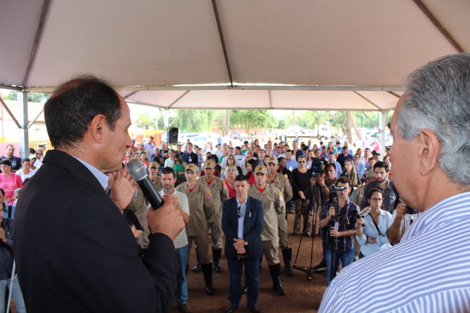 Prefeito Arlei Barbosa e Governador inauguraram o Corpo de Bombeiros Prefeito Arlei Barbosa e Governador inauguraram o Corpo de Bombeiros