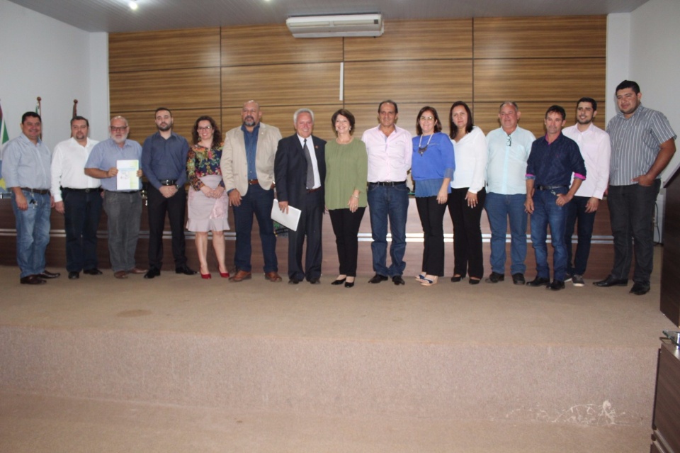 Conselheira do tribunal de contas do MS, Marisa Serrano elogia evolução da educação de Nova Alvorada do Sul