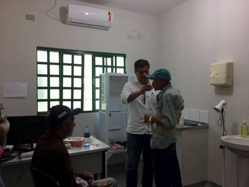 Vereador Chitão (PTB) participa de ação contra o Câncer na Pontinha do Cocho com o Médico Nelson Trad Filho