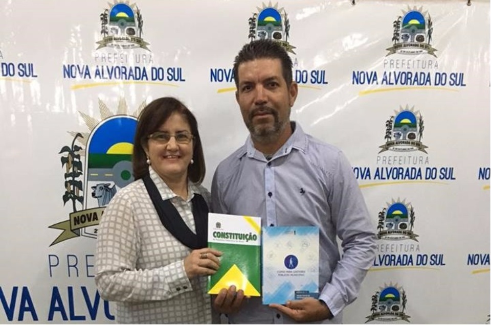 Vereadora Lurdes Pimentel, mediadora da Fundação Ulysses Guimaraes faz encerramento dos Cursos em Nova Alvorada do Sul