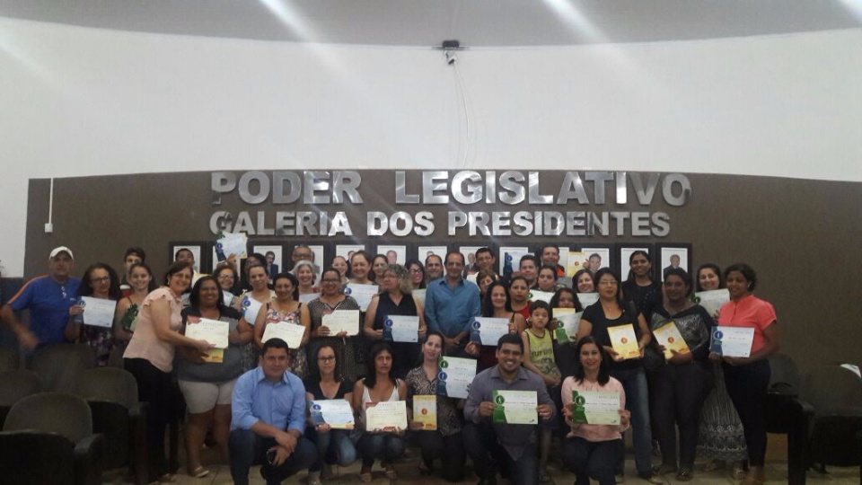 Vereadora Lurdes Pimentel, mediadora da Fundação Ulysses Guimaraes faz encerramento dos Cursos em Nova Alvorada do Sul