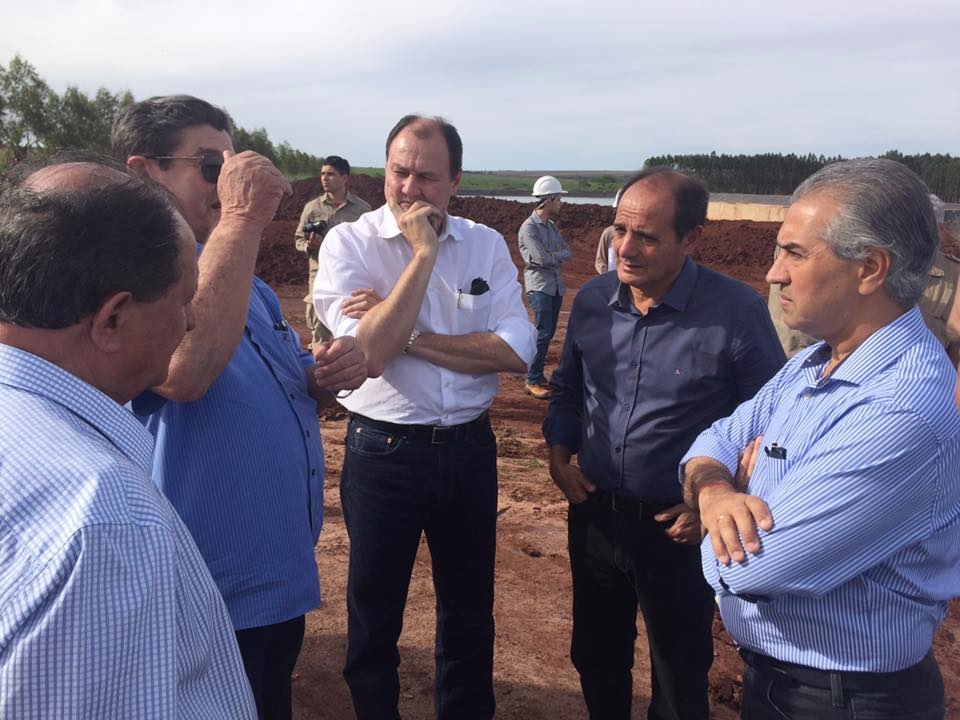 Prefeito Arlei recebe governador Reinaldo Azambuja e garante implantação do primeiro Colégio do Corpo de Bombeiros Militar do MS Prefeito Arlei recebe governador Reinaldo Azambuja e garante implantação do primeiro Colégio do Corpo de Bombeiros Militar do MS