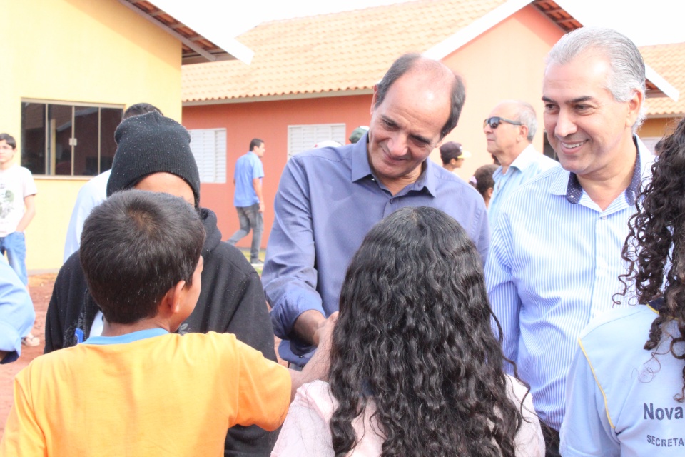 Prefeito Arlei recebe governador Reinaldo Azambuja e garante implantação do primeiro Colégio do Corpo de Bombeiros Militar do MS Prefeito Arlei recebe governador Reinaldo Azambuja e garante implantação do primeiro Colégio do Corpo de Bombeiros Militar do MS