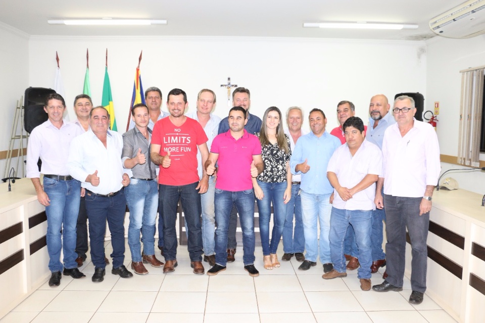 Vereadores da região se unem para discutir matérias de interessa comum e a busca de cooperação política entre os municípios Vereadores da região se unem para discutir matérias de interessa comum e a busca de cooperação política entre os municípios