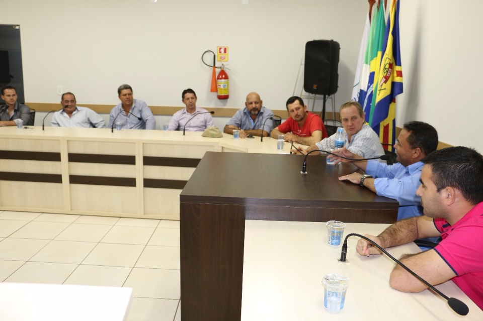 Vereadores da região se unem para discutir matérias de interessa comum e a busca de cooperação política entre os municípios Vereadores da região se unem para discutir matérias de interessa comum e a busca de cooperação política entre os municípios