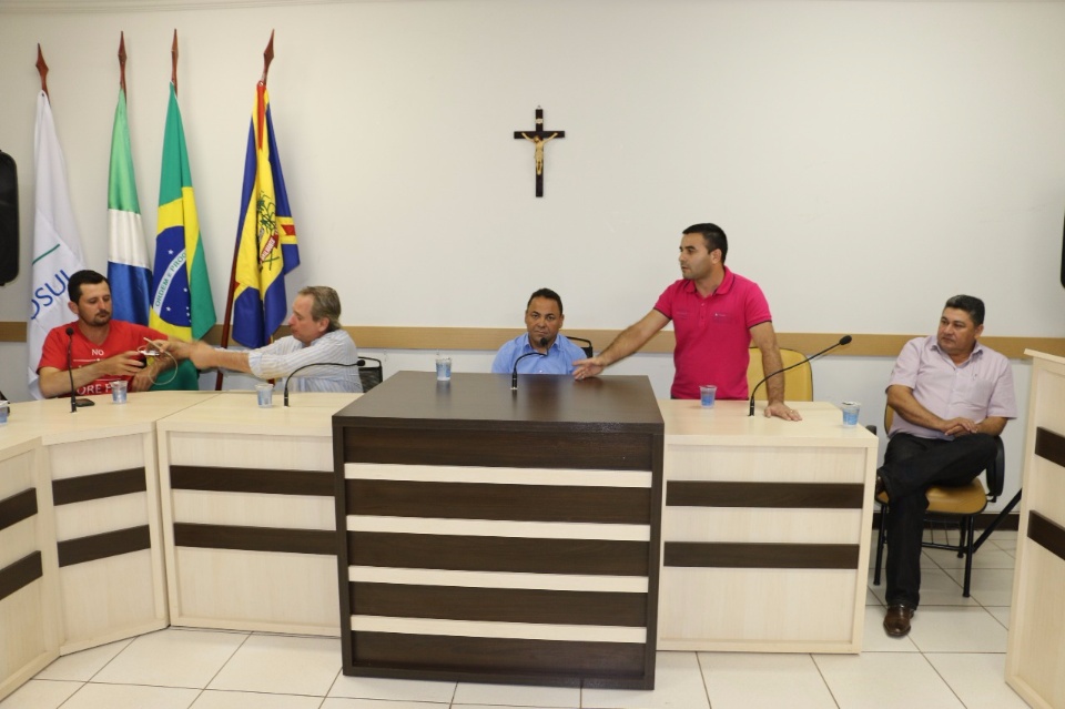 Vereadores da região se unem para discutir matérias de interessa comum e a busca de cooperação política entre os municípios Vereadores da região se unem para discutir matérias de interessa comum e a busca de cooperação política entre os municípios