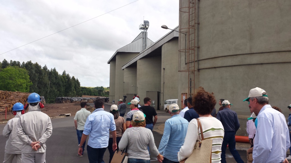 Agricultores de Nova Alvorada do Sul, visita fábrica da Cooperalfa em Chapecó-SC