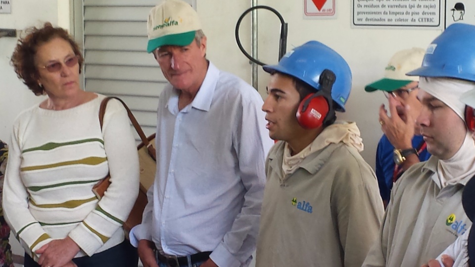 Agricultores de Nova Alvorada do Sul, visita fábrica da Cooperalfa em Chapecó-SC