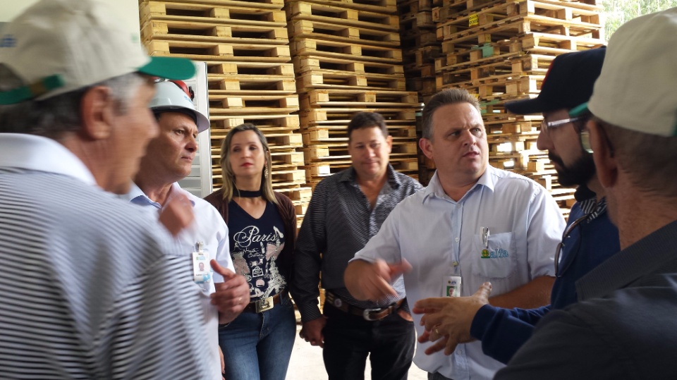 Agricultores de Nova Alvorada do Sul, visita fábrica da Cooperalfa em Chapecó-SC