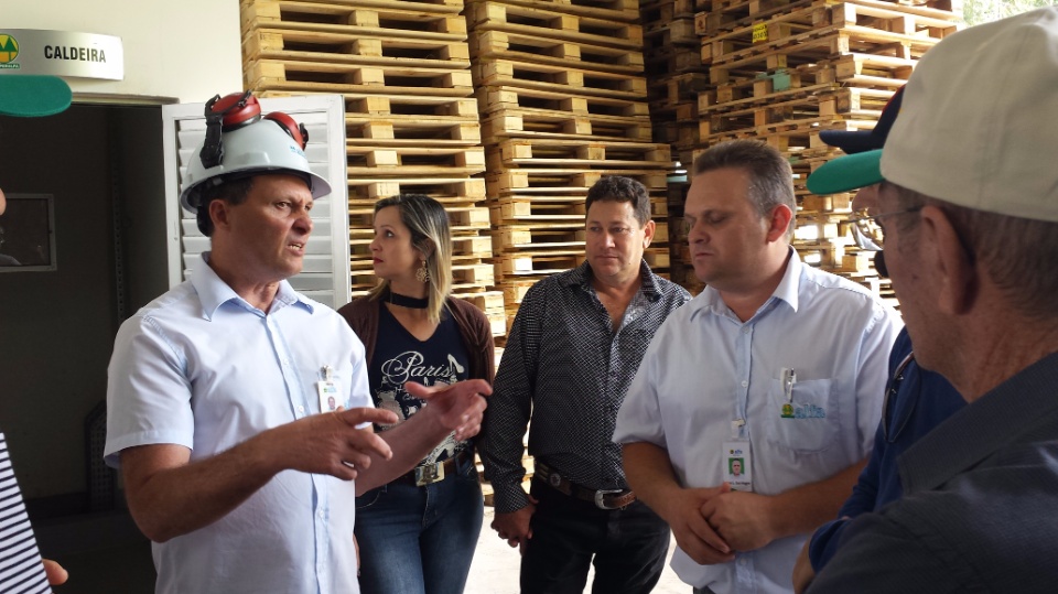 Agricultores de Nova Alvorada do Sul, visita fábrica da Cooperalfa em Chapecó-SC