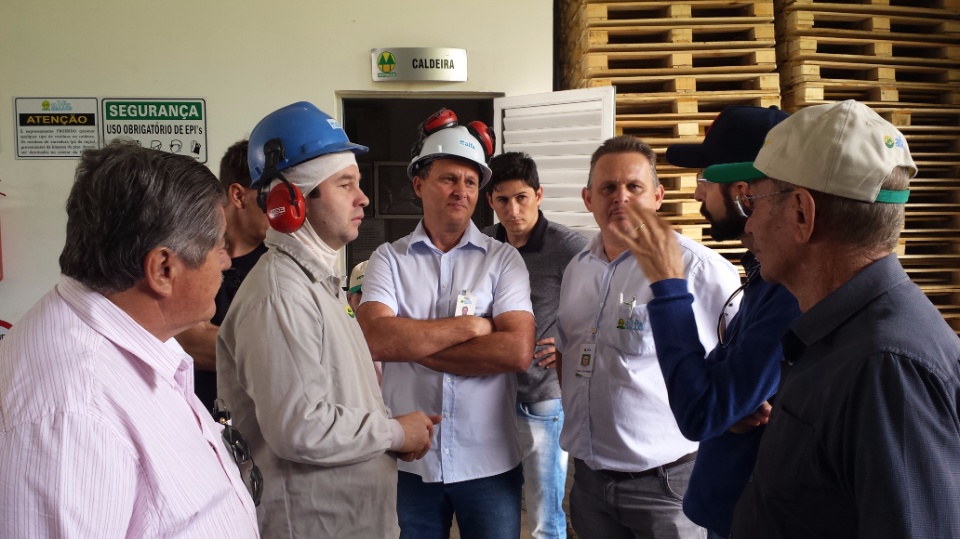 Agricultores de Nova Alvorada do Sul, visita fábrica da Cooperalfa em Chapecó-SC