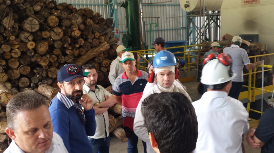 Agricultores de Nova Alvorada do Sul, visita fábrica da Cooperalfa em Chapecó-SC