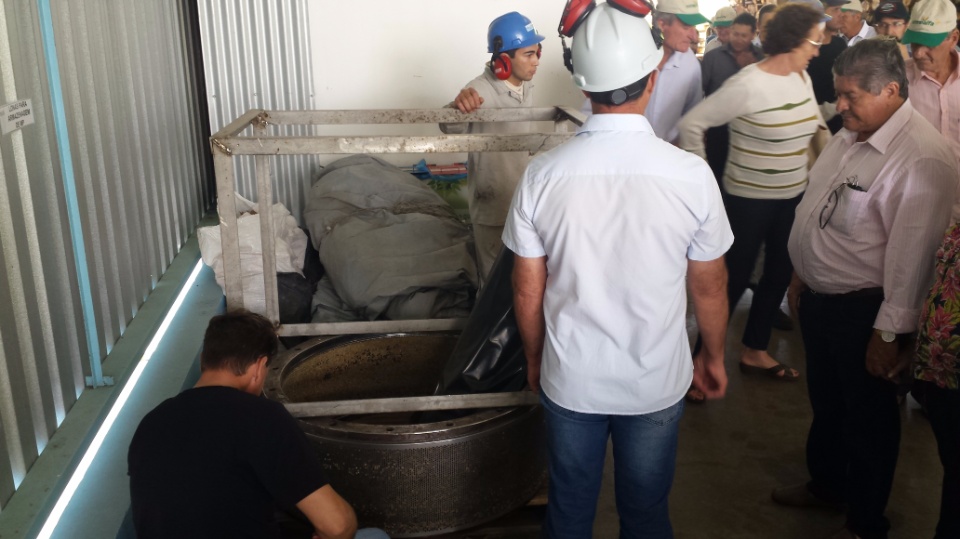 Agricultores de Nova Alvorada do Sul, visita fábrica da Cooperalfa em Chapecó-SC