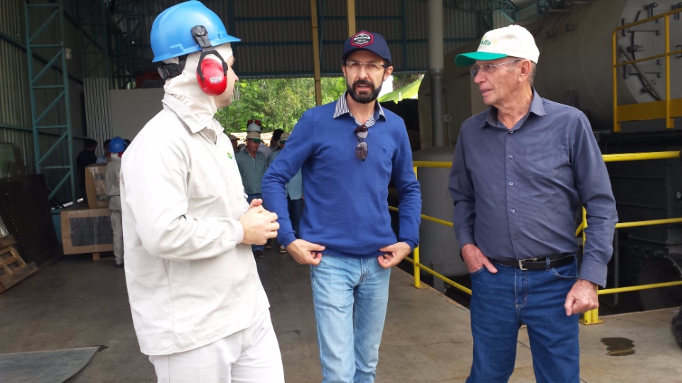 Agricultores de Nova Alvorada do Sul, visita fábrica da Cooperalfa em Chapecó-SC