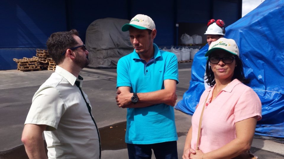 Agricultores de Nova Alvorada do Sul, visita fábrica da Cooperalfa em Chapecó-SC