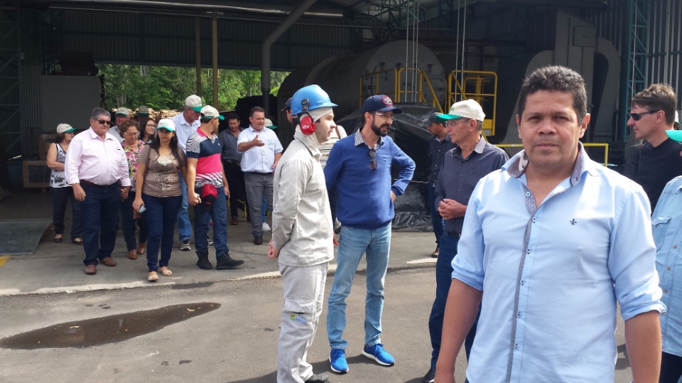 Agricultores de Nova Alvorada do Sul, visita fábrica da Cooperalfa em Chapecó-SC