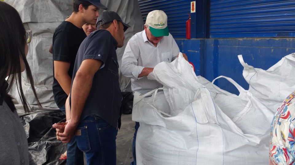 Agricultores de Nova Alvorada do Sul, visita fábrica da Cooperalfa em Chapecó-SC