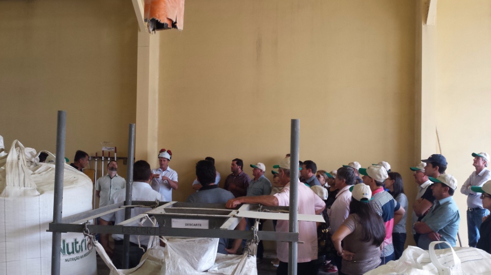 Agricultores de Nova Alvorada do Sul, visita fábrica da Cooperalfa em Chapecó-SC